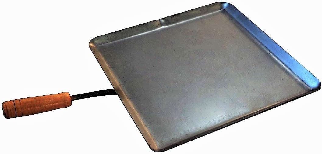 Bifeteira Chapa de Aço Lisa Quadrada Cabo Madeira 30x30cm