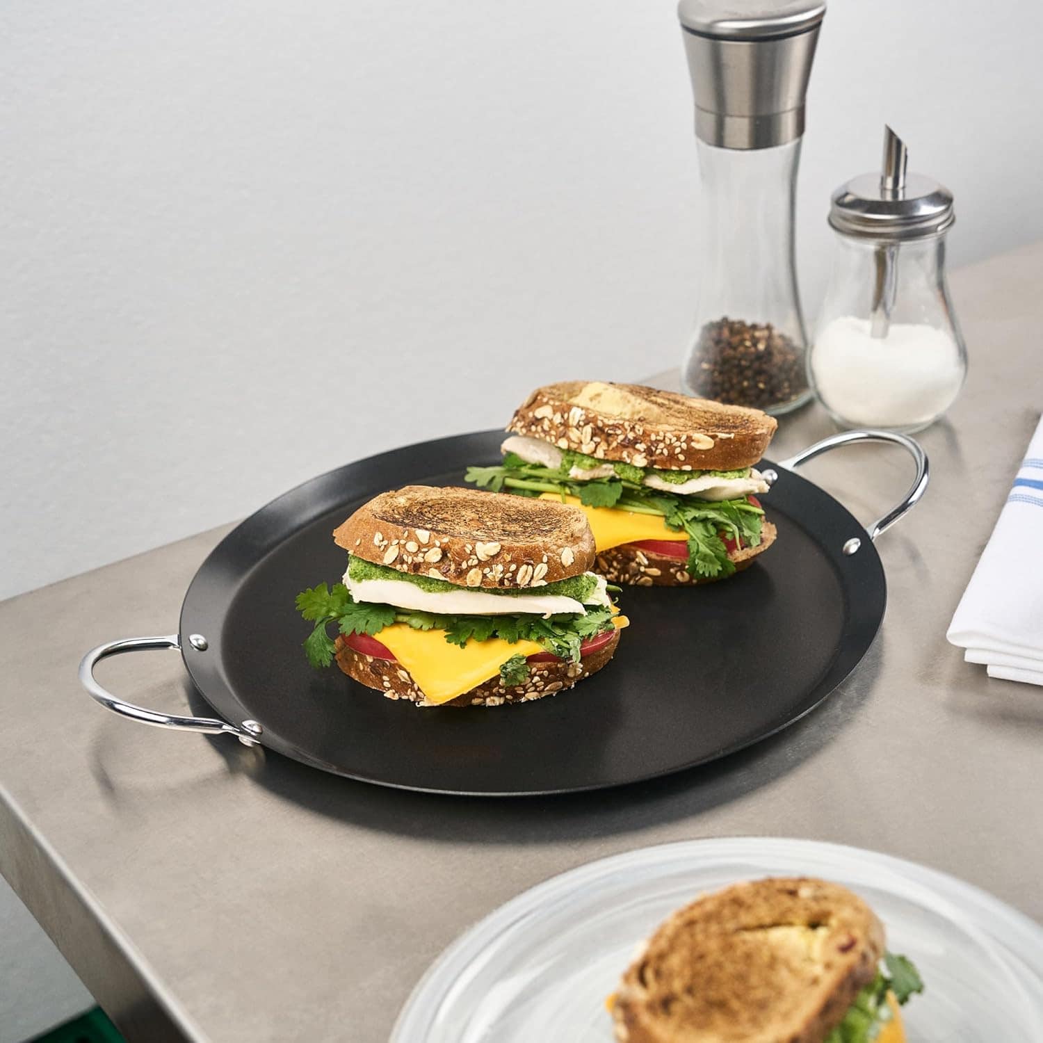 Restaurantware Met Lux Chapa redonda de 28 cm com alça dupla... - Image 9