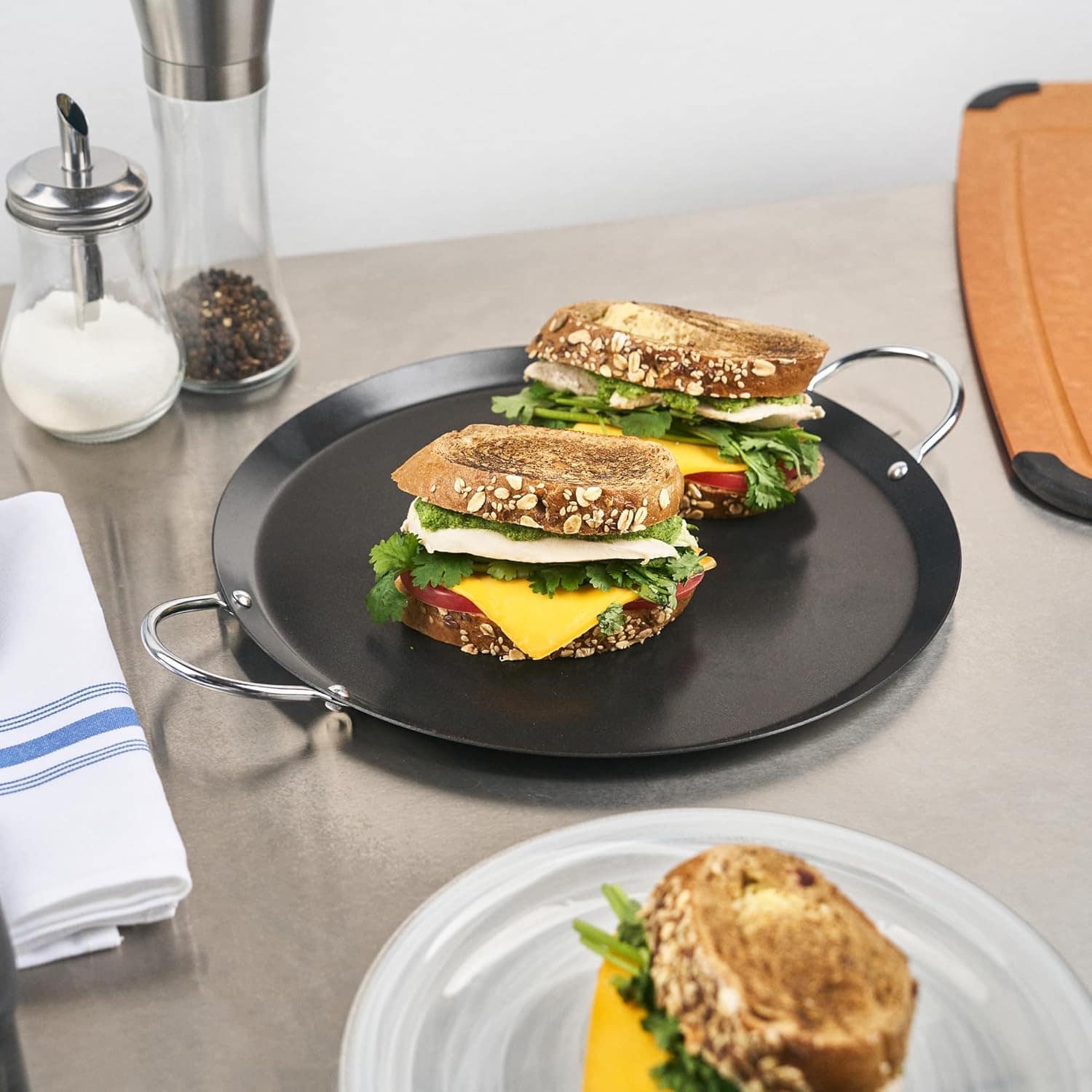 Restaurantware Met Lux Chapa redonda de 28 cm com alça dupla... - Image 4